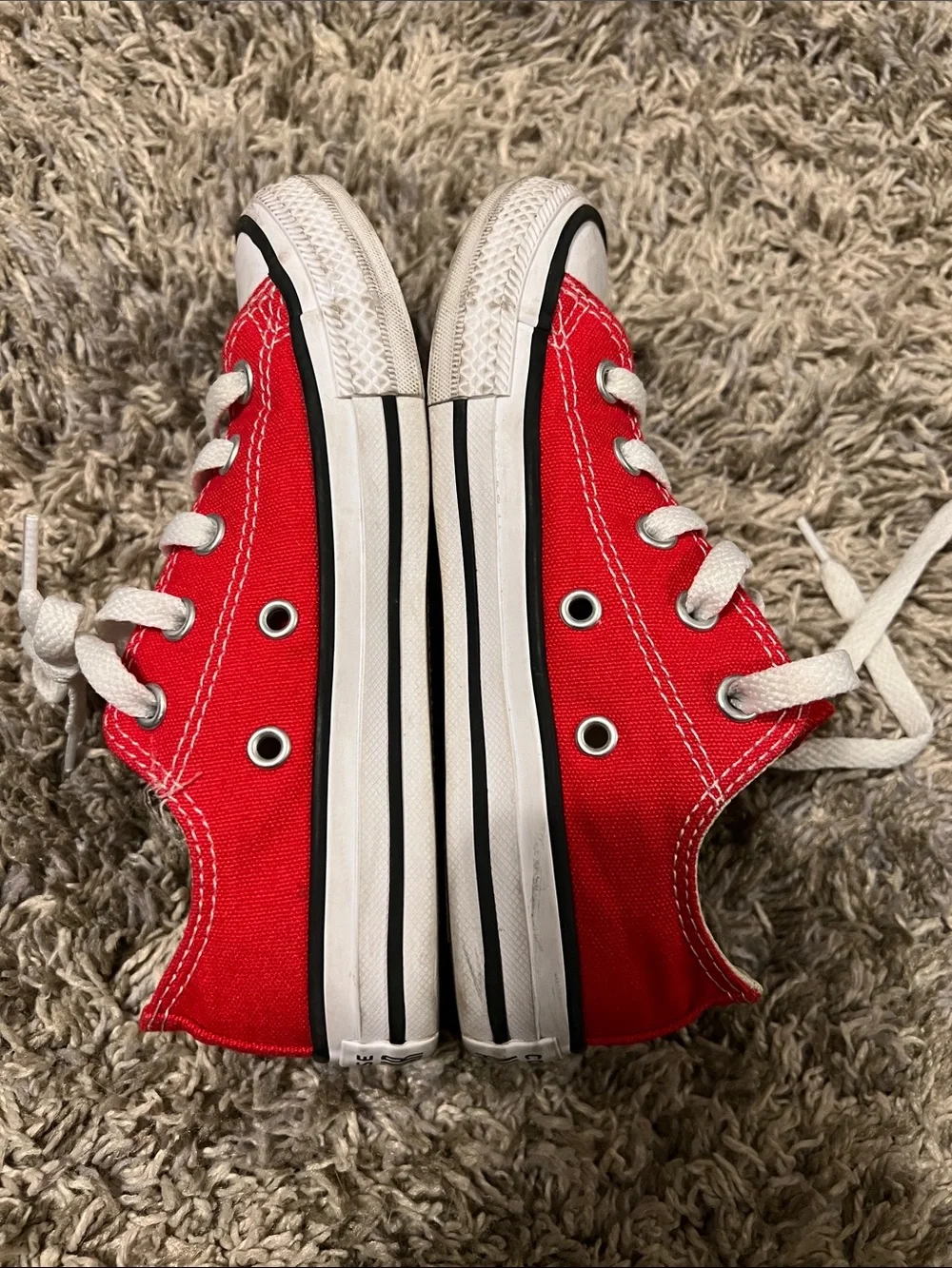 Converse Low Top Sneakers in Red and White